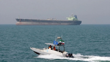 পারস্য উপসাগরে ৪০ লাখ লিটার তেলসহ বিদেশি ট্যাংকার জব্দ করলো ইরান